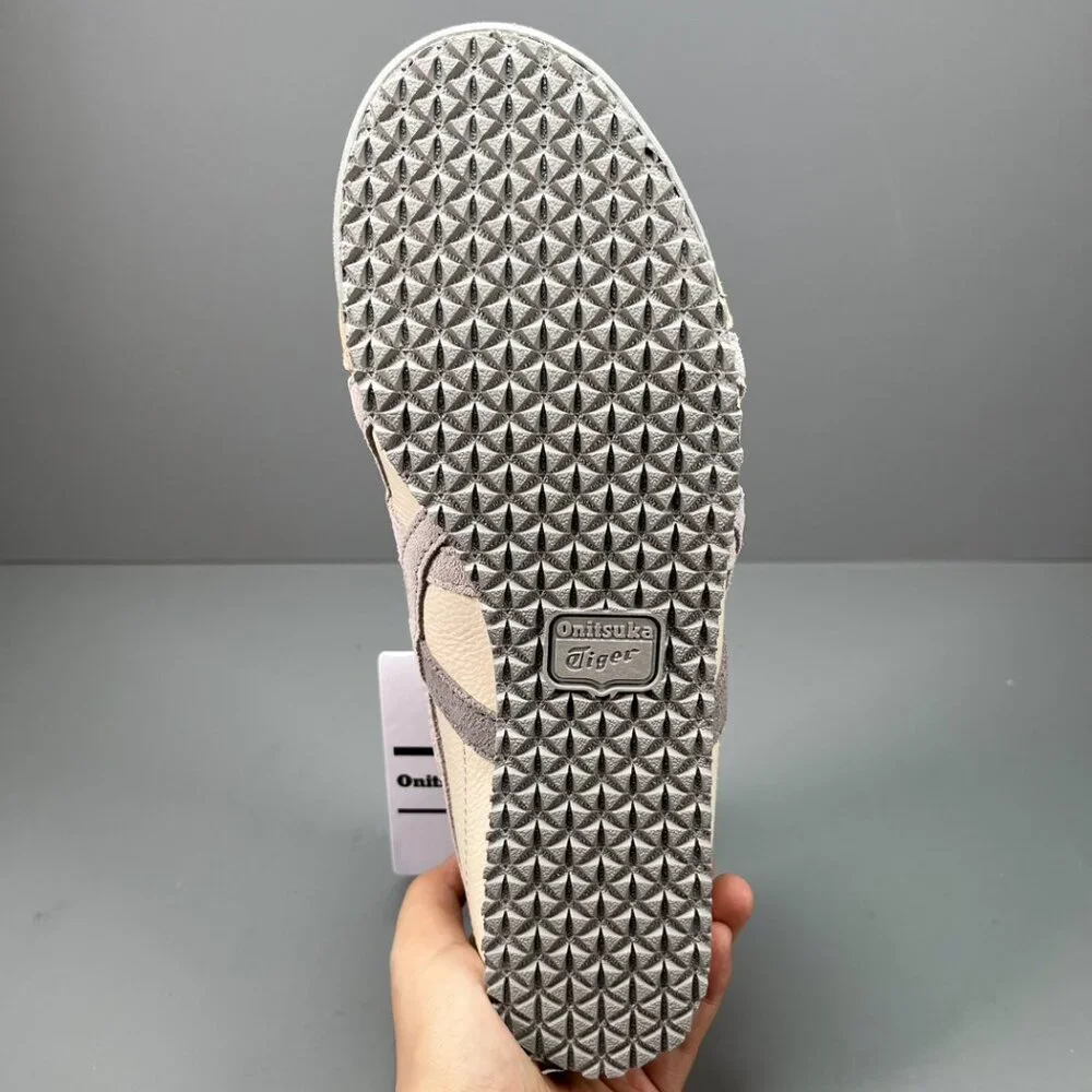 Asics shoes - Picture 8 of 8